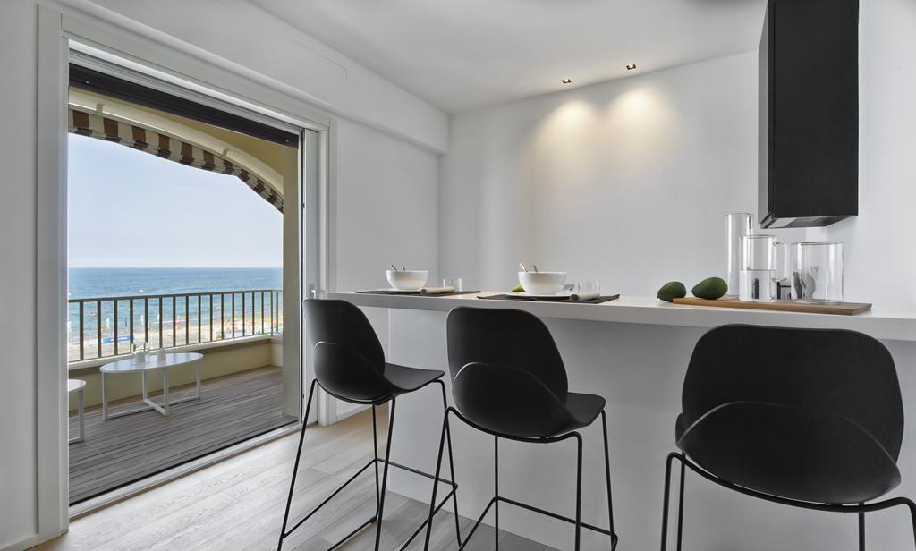 Luxury Suites Collection - Milano 33 Риччоне Экстерьер фото