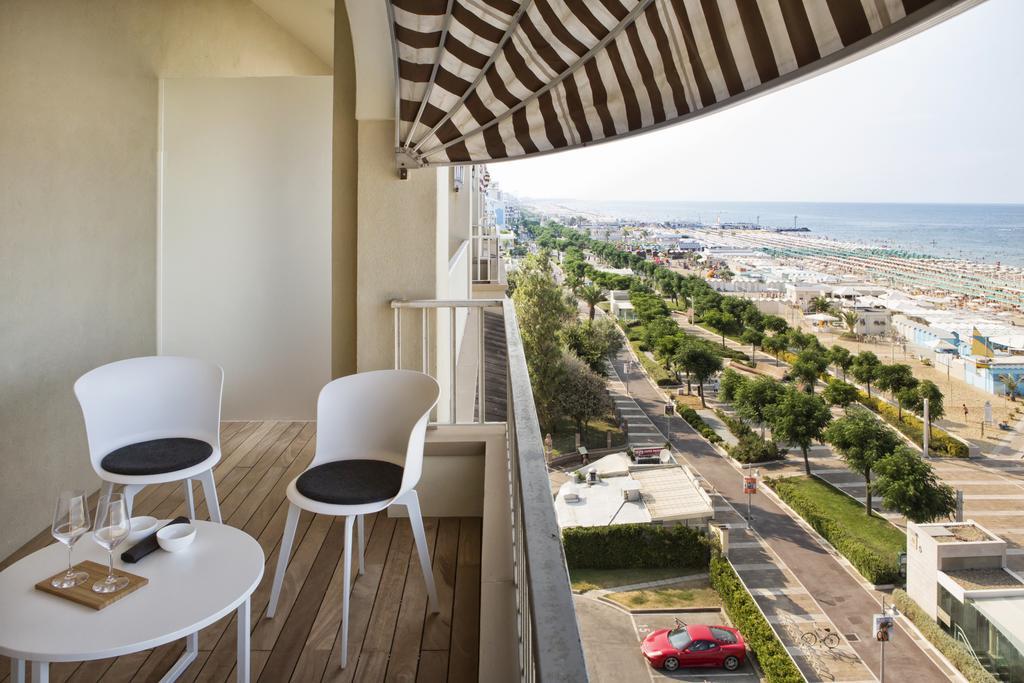 Luxury Suites Collection - Milano 33 Риччоне Экстерьер фото